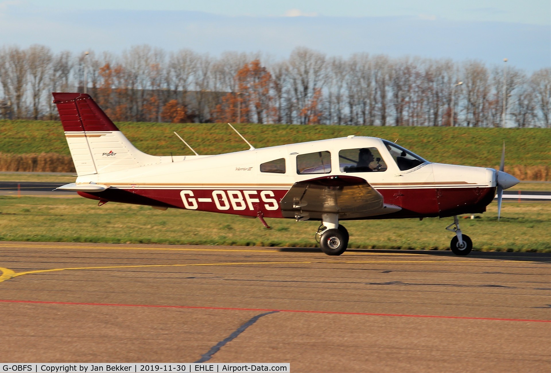 G-OBFS, 1998 Piper PA-28-161 Warrior III C/N 28-42039, Lelystad Airport