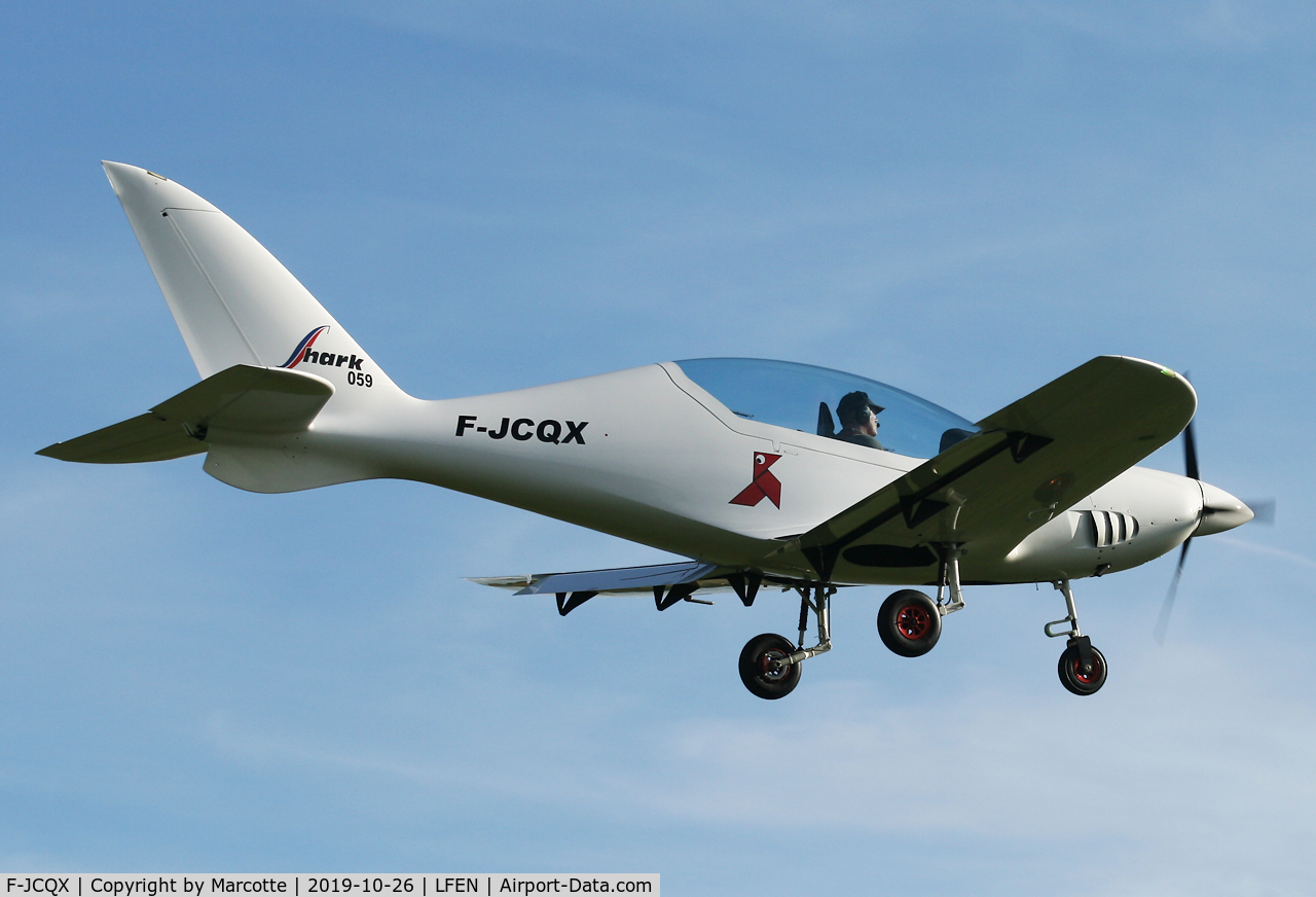 F-JCQX, Shark Aero Shark C/N 059, Short final runway 22.