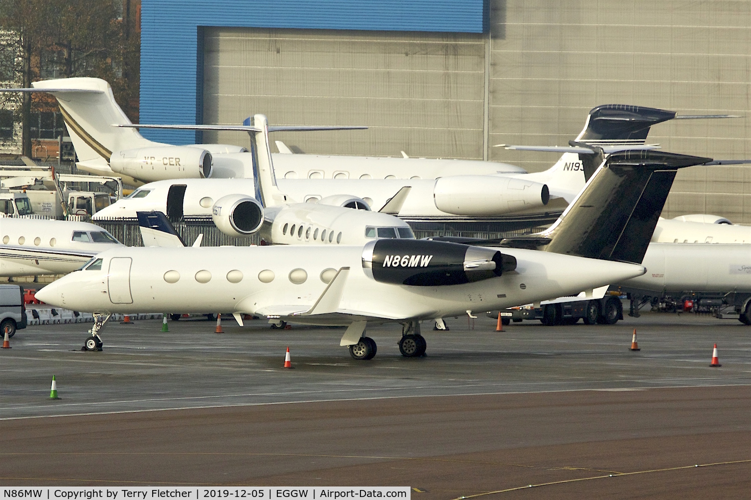 N86MW, 2002 Gulfstream Aerospace Gulfstream IV C/N 1487, At Luton