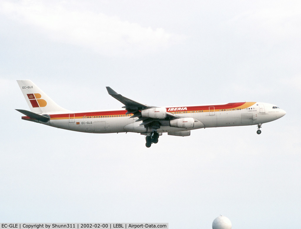 EC-GLE, 1996 Airbus A340-313 C/N 146, Landing rwy 25