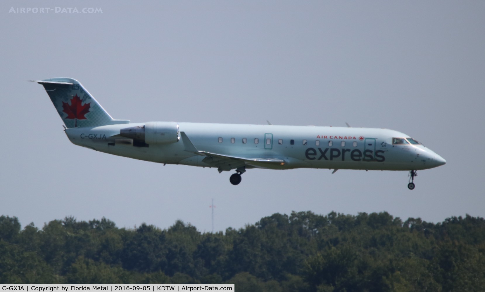 C-GXJA, 2005 Bombardier CRJ-200ER (CL-600-2B19) C/N 8017, DTW spotting