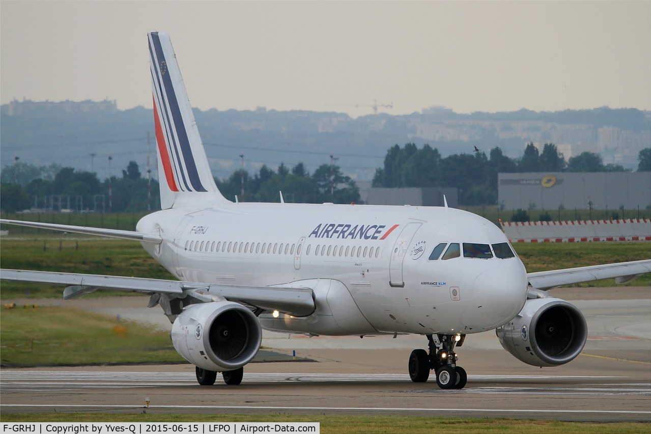 F-GRHJ, 2000 Airbus A319-111 C/N 1176, Airbus A319-111, Lining up rwy 08, Paris-Orly airport (LFPO-ORY)