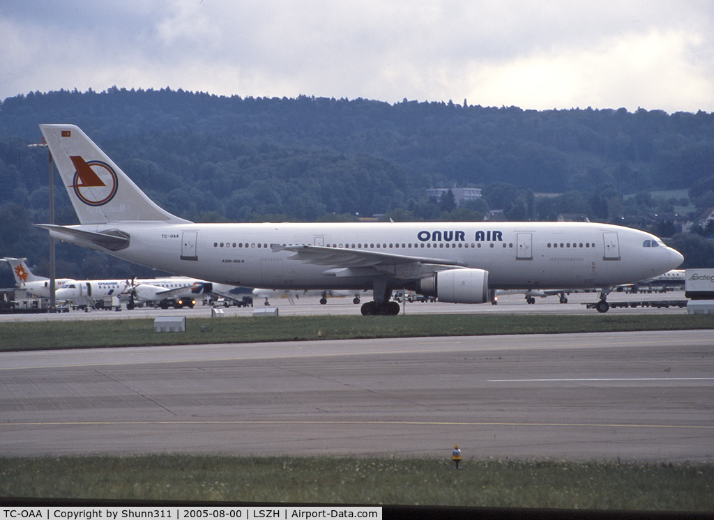 TC-OAA, 1994 Airbus A300B4-605R C/N 744, Taxiing to the gate...