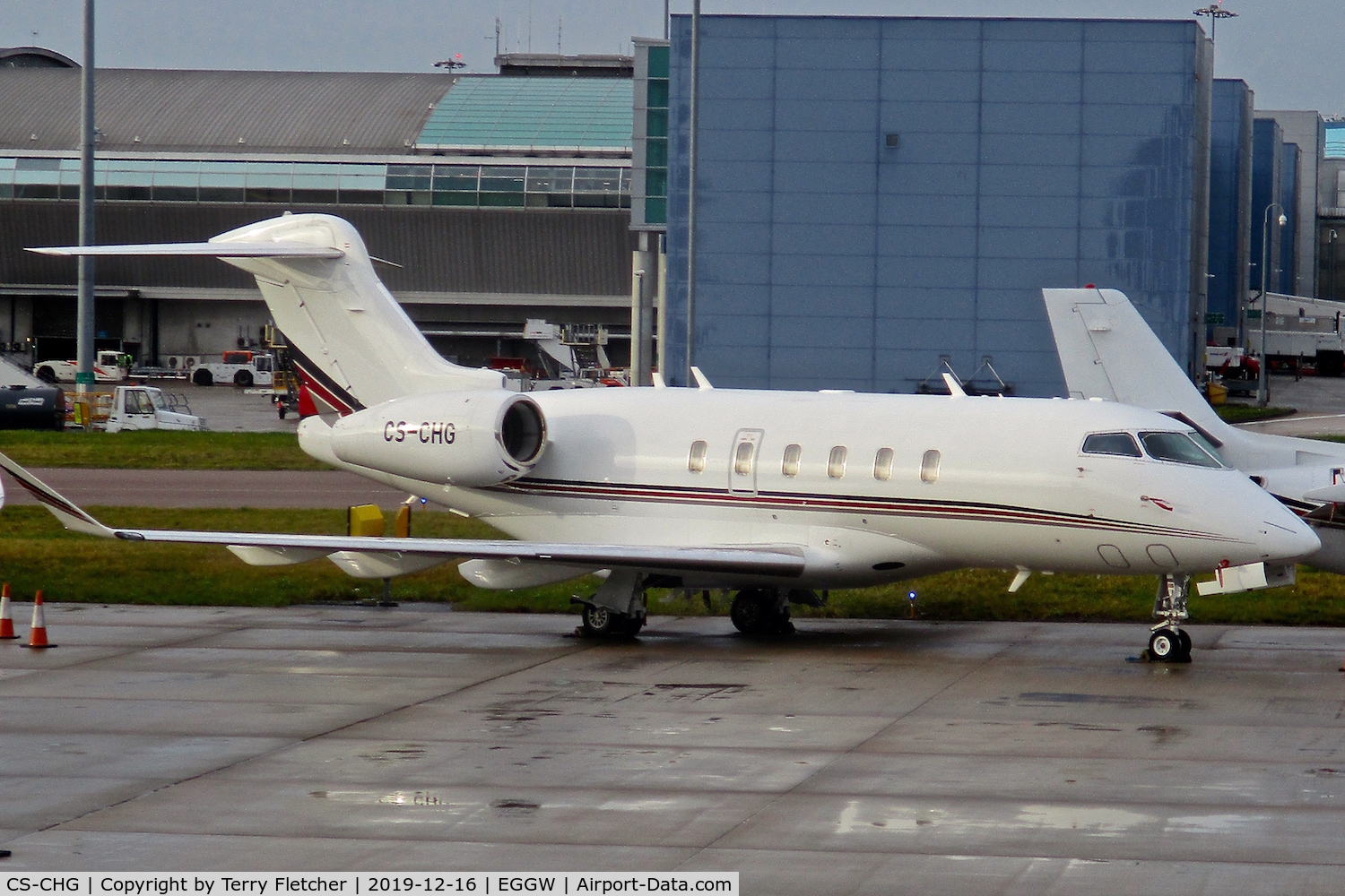 CS-CHG, 2017 Bombardier Challenger 350 (BD 100-1A10) C/N 20699, At Luton