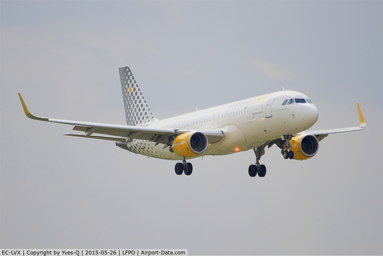 EC-LVX, 2013 Airbus A320-214 C/N 5673, Airbus A320-214, Short approach rwy 06, Paris-Orly airport (LFPO-ORY)
