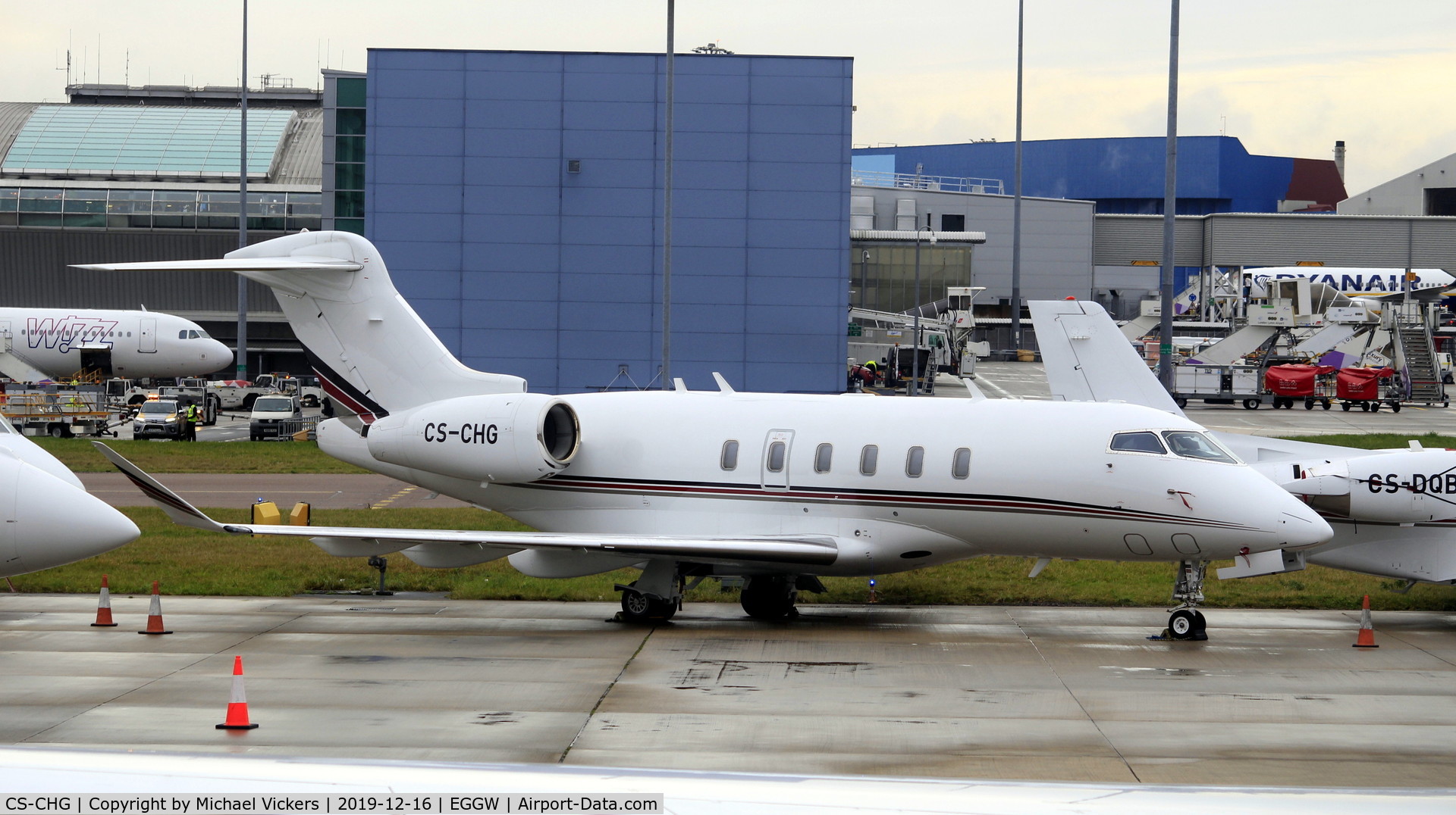 CS-CHG, 2017 Bombardier Challenger 350 (BD 100-1A10) C/N 20699, Parked up