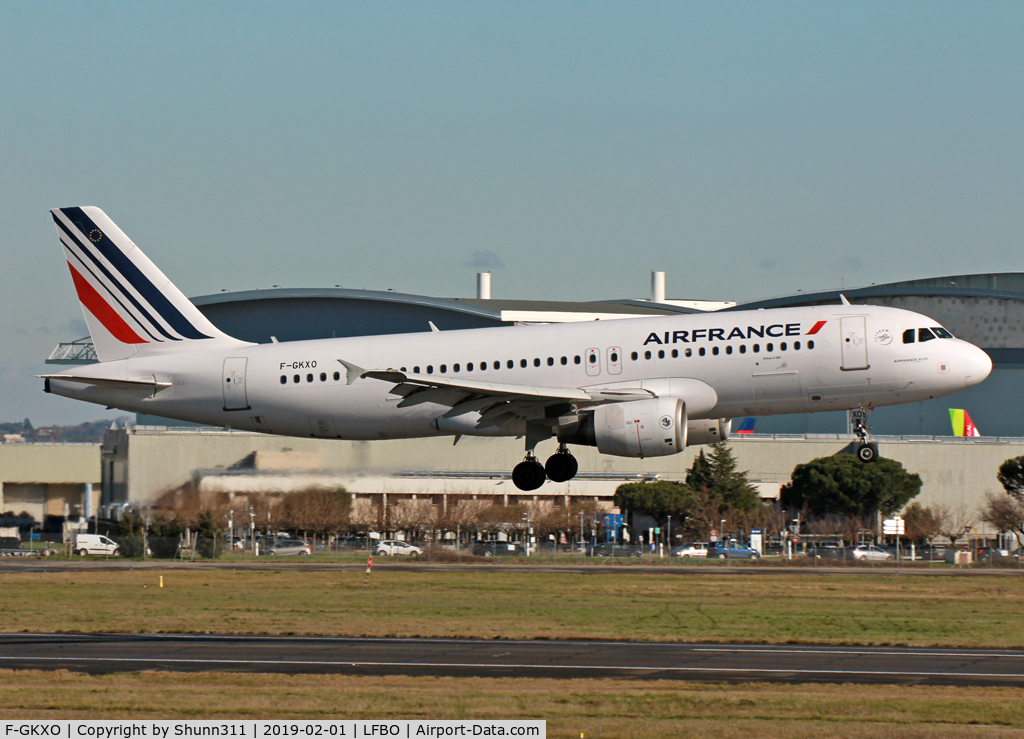 F-GKXO, 2008 Airbus A320-214 C/N 3420, Landing rwy 14R in modified new c/s...