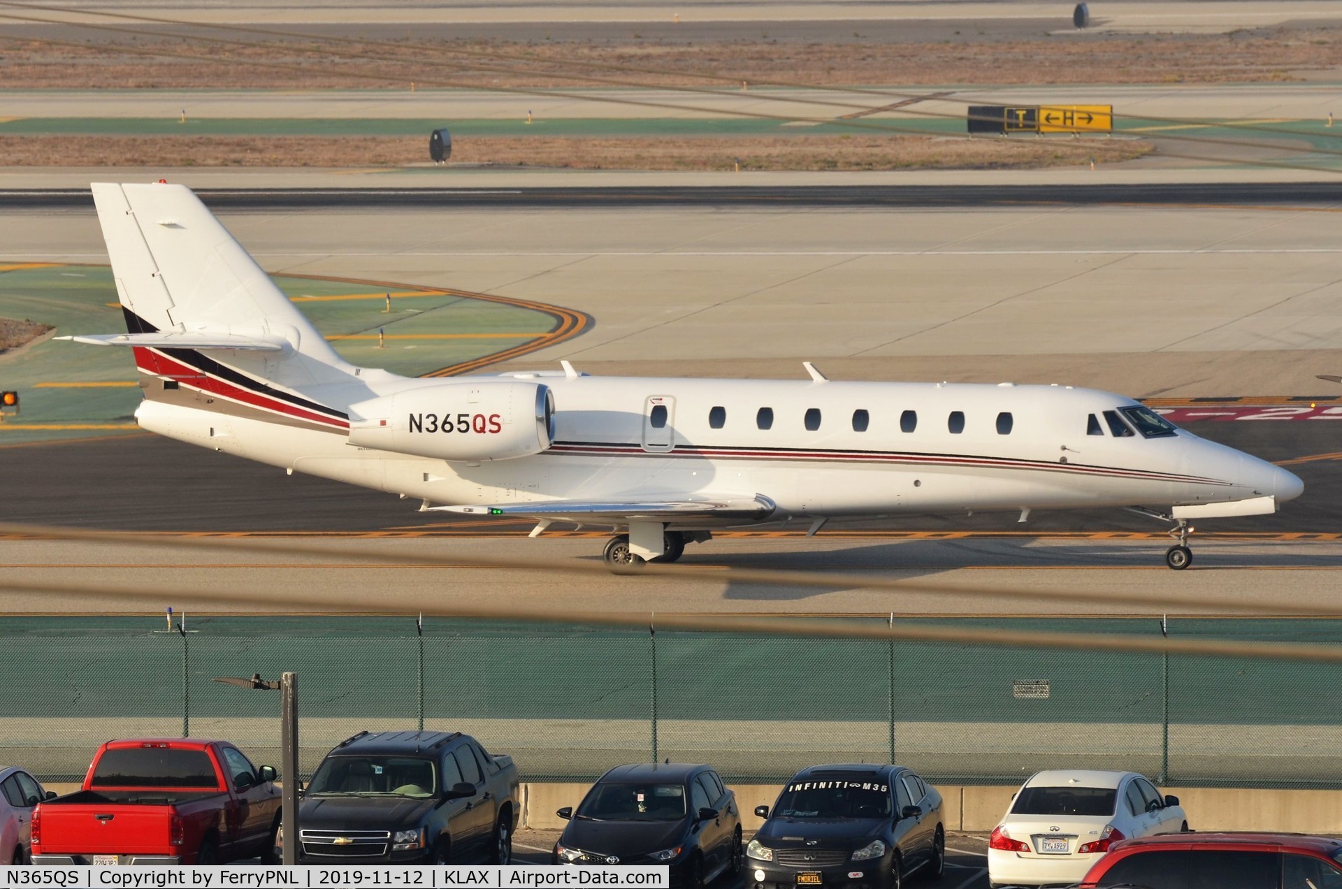 N365QS, 2005 Cessna 680 Citation Sovereign C/N 680-0057, Netjets Ce680 taxying to the FBO