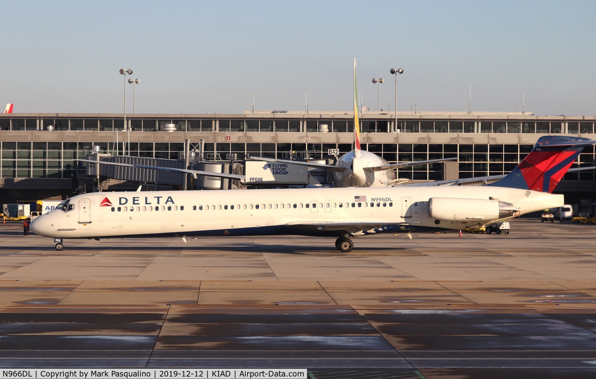 N966DL, 1990 McDonnell Douglas MD-88 C/N 53115, MD-88