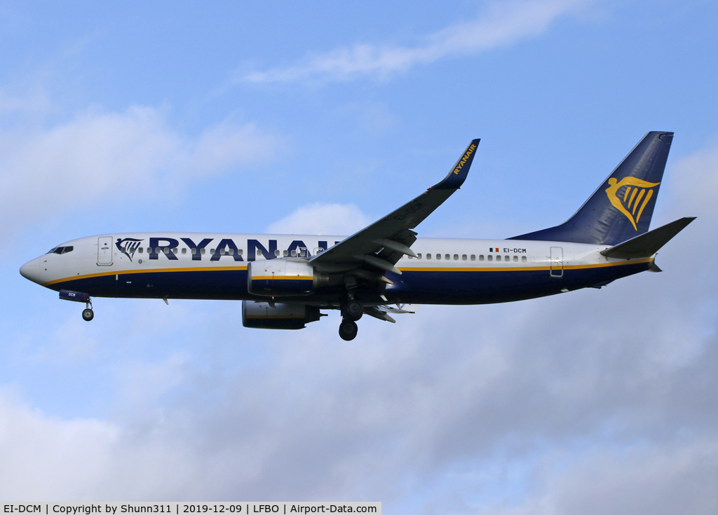 EI-DCM, 2004 Boeing 737-8AS C/N 33807, Landing rwy 32L