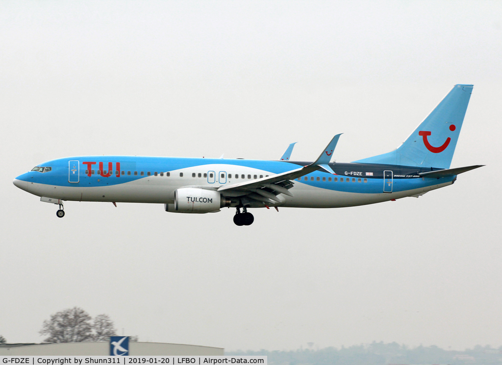 G-FDZE, 2008 Boeing 737-8K5 C/N 35137, Landing rwy 32R in new TUI c/s with TUI titles...
