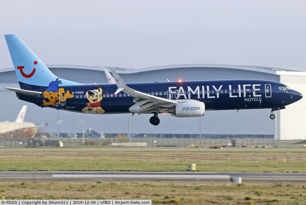 G-FDZG, 2008 Boeing 737-8K5 C/N 35139, Landing rwy 14R in Family Life c/s...
