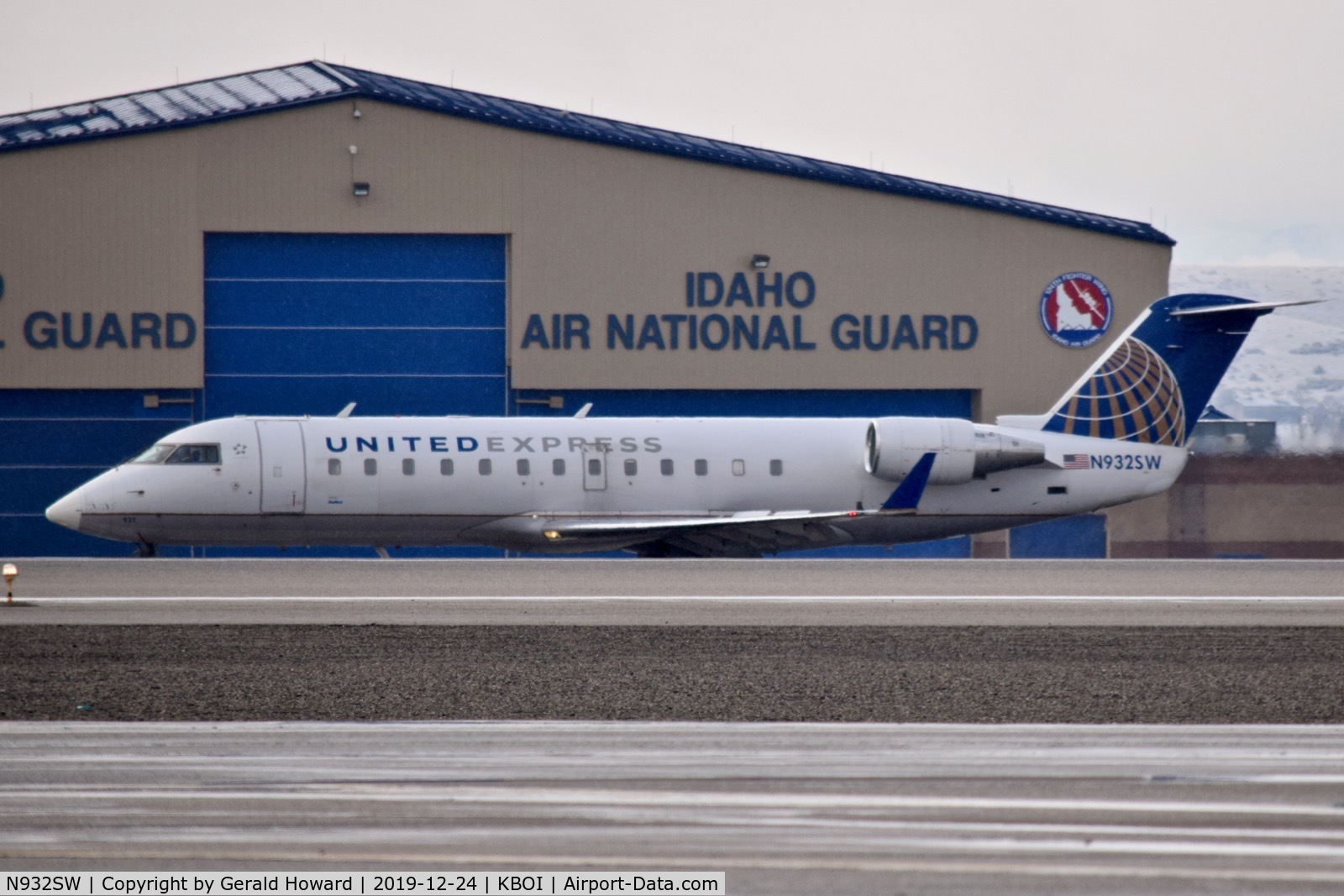 N932SW, 2002 Bombardier CRJ-200LR (CL-600-2B19) C/N 7714, Landing roll out on 10R.