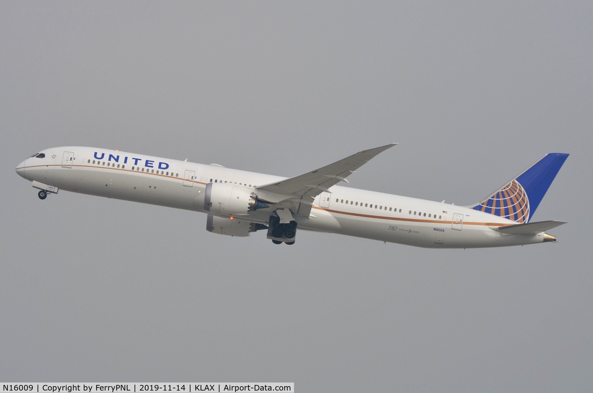 N16009, 2019 Boeing 787-10 Dreamliner Dreamliner C/N 40938, United B787-10 departing