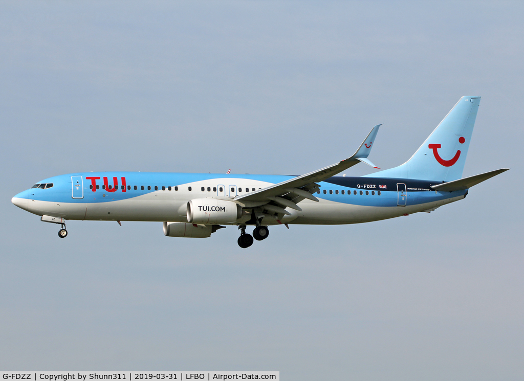 G-FDZZ, 2011 Boeing 737-8K5 C/N 37262, Landing rwy 14R with TUI titles...