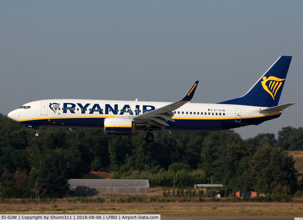 EI-GJW, 2018 Boeing 737-800 C/N 44843, Landing rwy 14R