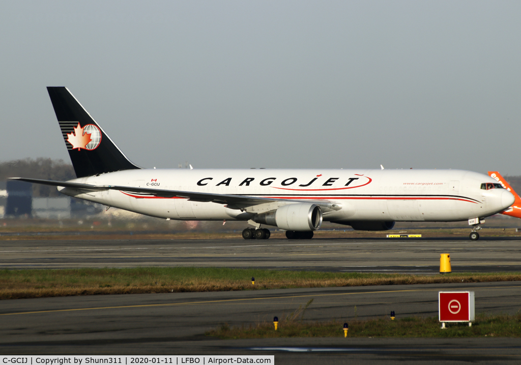 C-GCIJ, 1995 Boeing 767-306/ER C/N 26263, Taxiing to the Cargo apron...