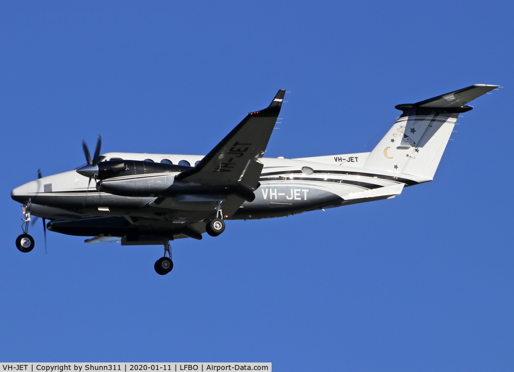 VH-JET, 2019 Beech B300 350i King Air C/N FL-1197, Landing rwy 32L... On delivery to Australia with night stop @LFBO