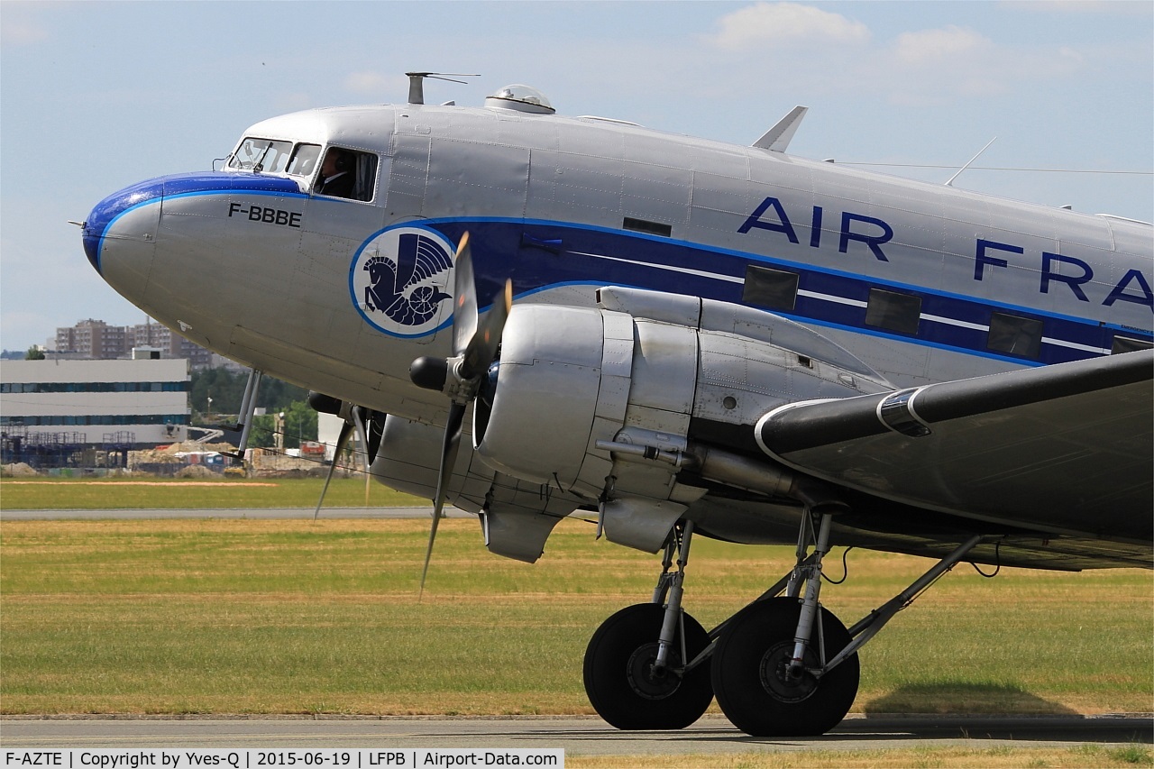 F-AZTE, 1943 Douglas C-47A-1-DL  Skytrain C/N 9172, Douglas C-47A Skytrain, Taxiing to parking area, Paris-Le Bourget (LFPB-LBG) Air show 2015
