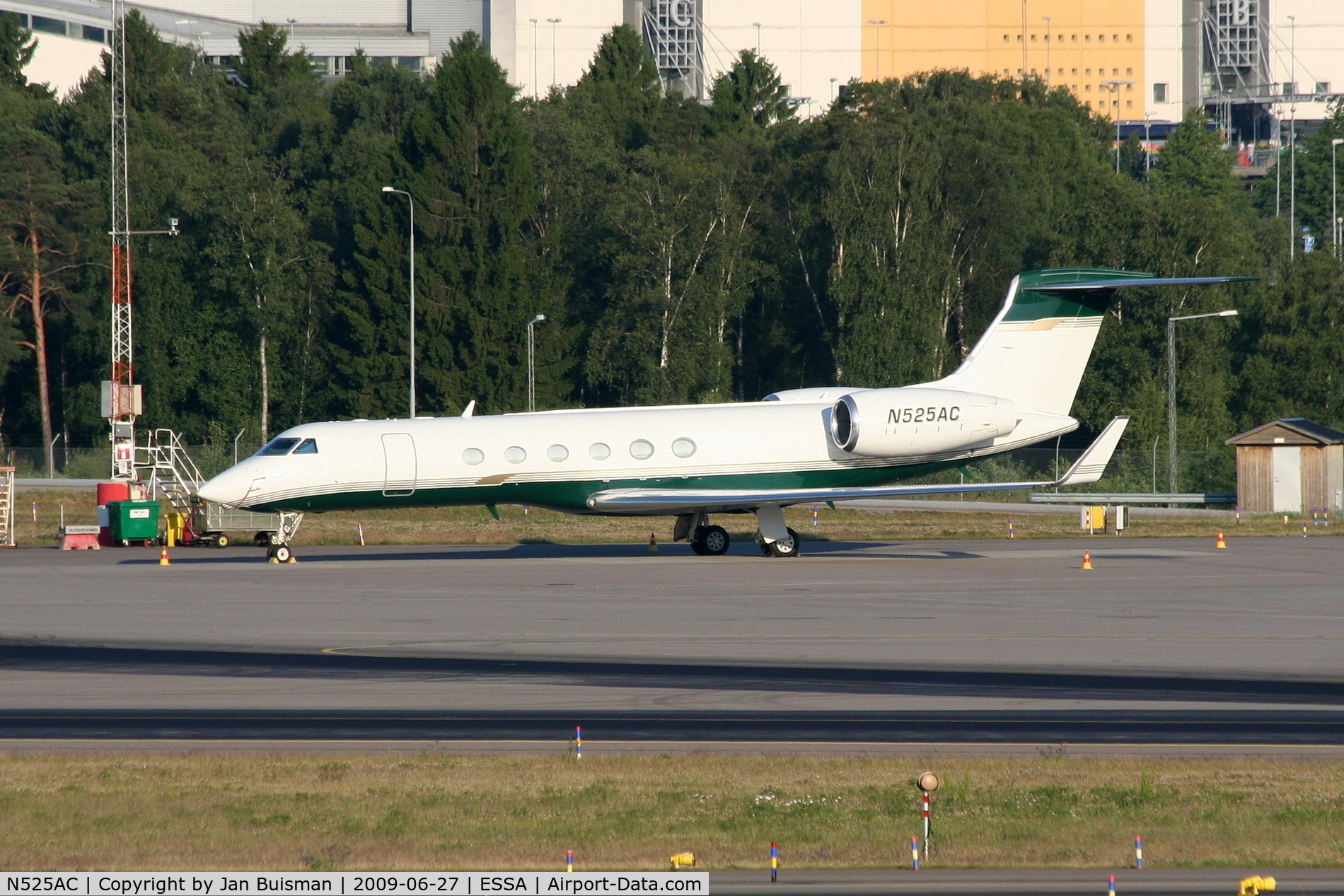 N525AC, 2002 Gulfstream Aerospace G-V C/N 691, Corporate