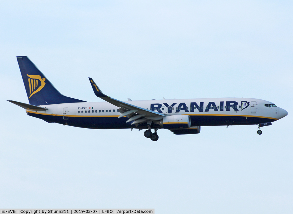 EI-EVB, 2011 Boeing 737-8AS C/N 34982, Landing rwy 32L