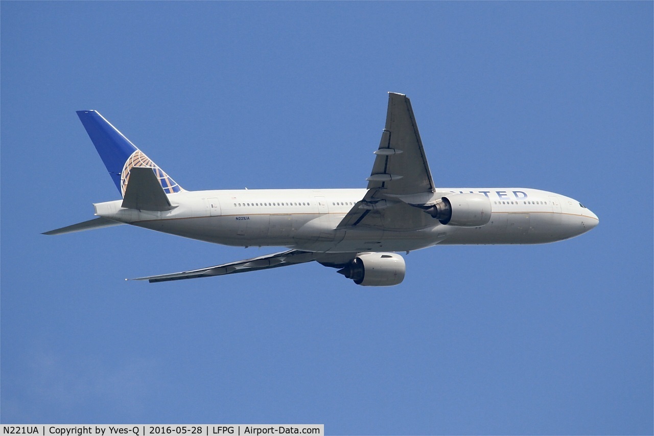 N221UA, 2001 Boeing 777-222 C/N 30552, Boeing 777-222, Take off rwy 06R, Roissy Charles De Gaulle airport (LFPG-CDG)