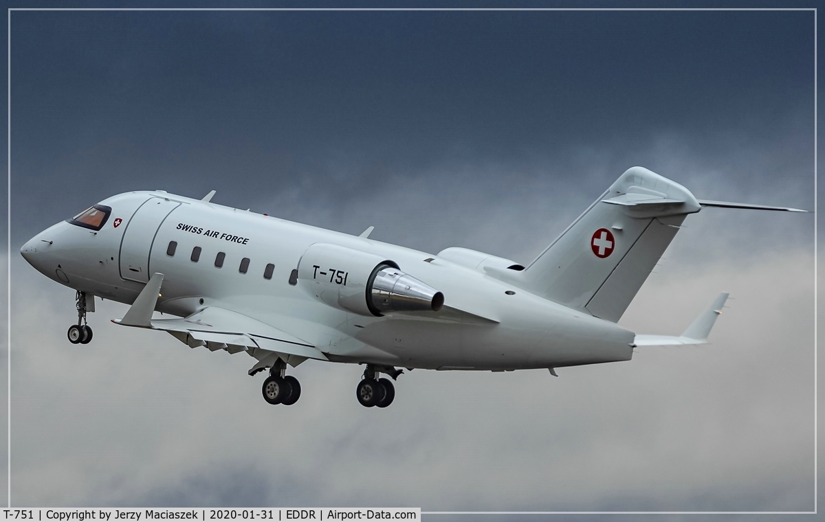 T-751, 2002 Bombardier Challenger 604 (CL-600-2B16) C/N 5530, Bombardier Challenger 604