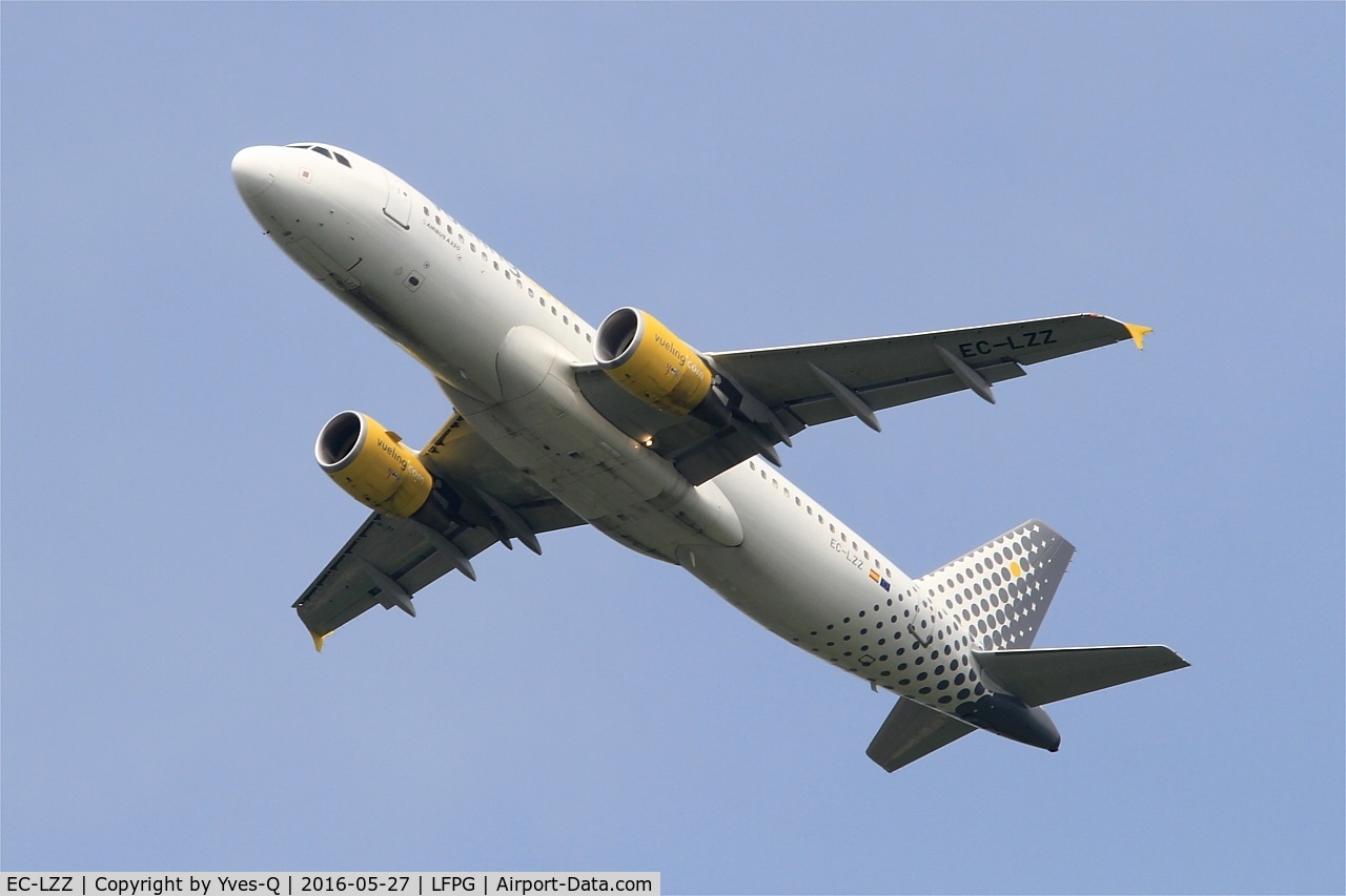 EC-LZZ, 2005 Airbus A320-214 C/N 2620, Airbus A320-214, Take off rwy 27L, Roissy Charles De Gaulle airport (LFPG-CDG)