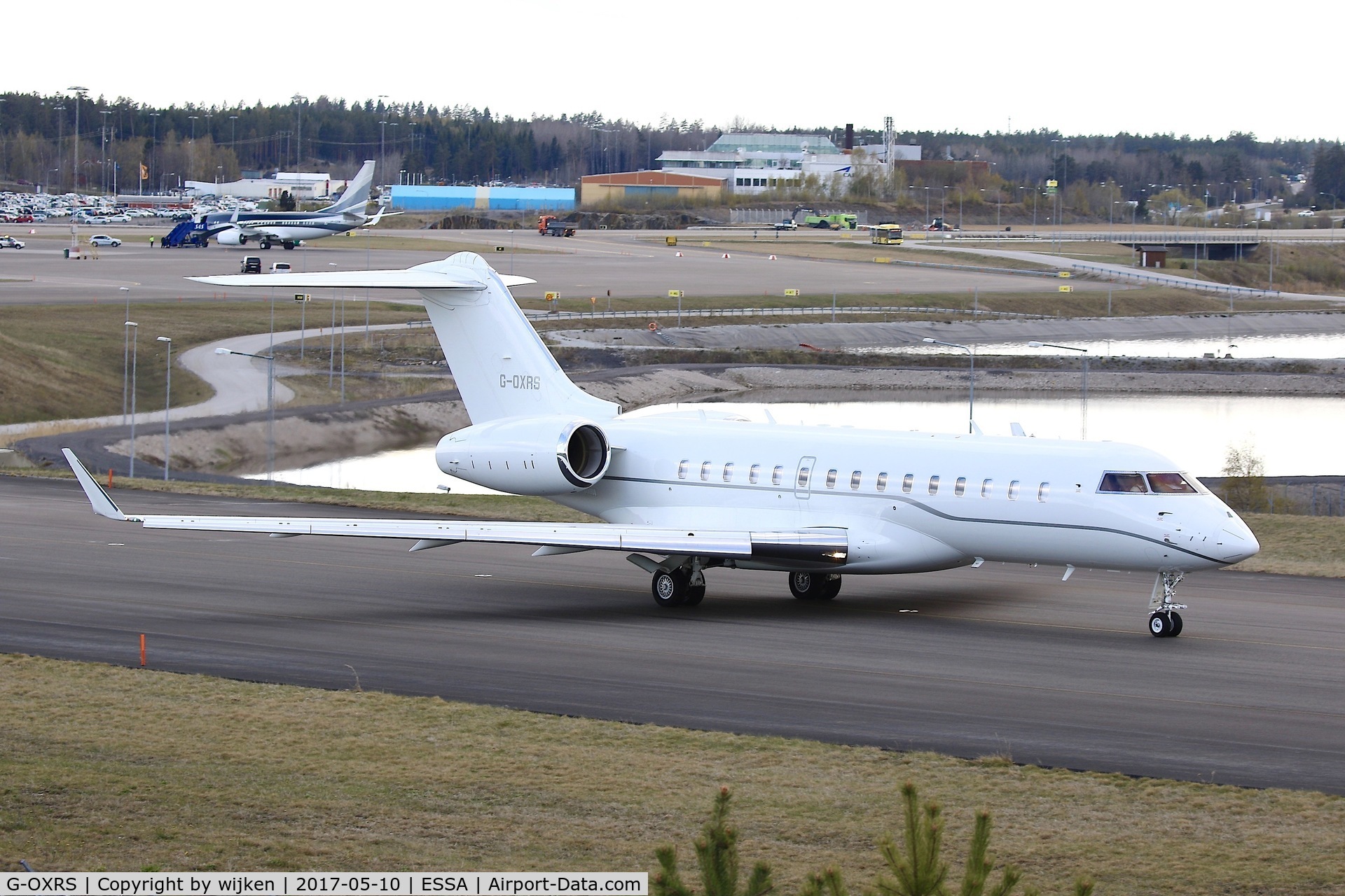 G-OXRS, 2009 Bombardier BD-700-1A10 Global Express C/N 9351, Taxiway W