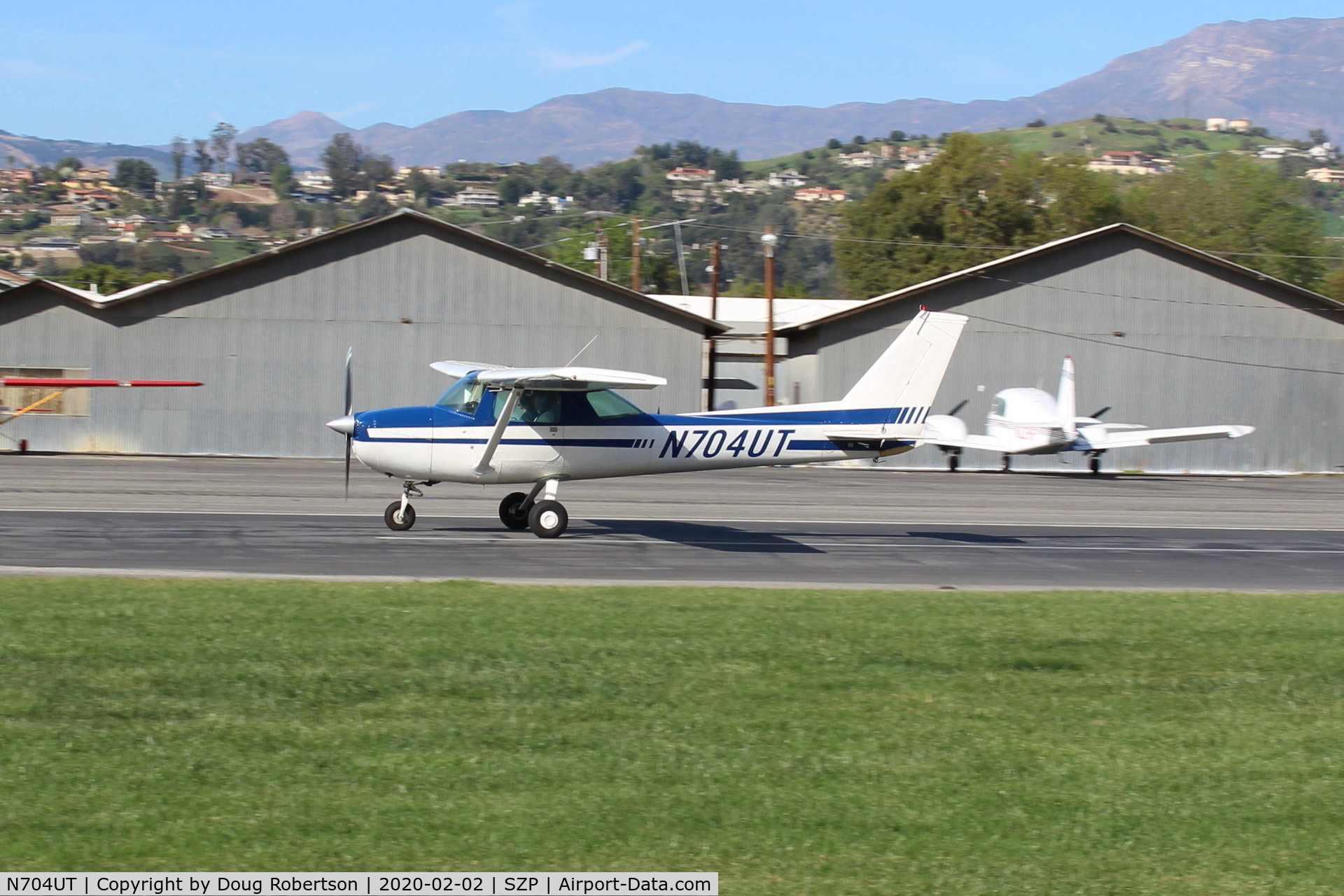 N704UT, 1976 Cessna 150M C/N 15078891, 1976 Cessna 150M, Continental O-200 100 Hp, landing roll Rwy 22