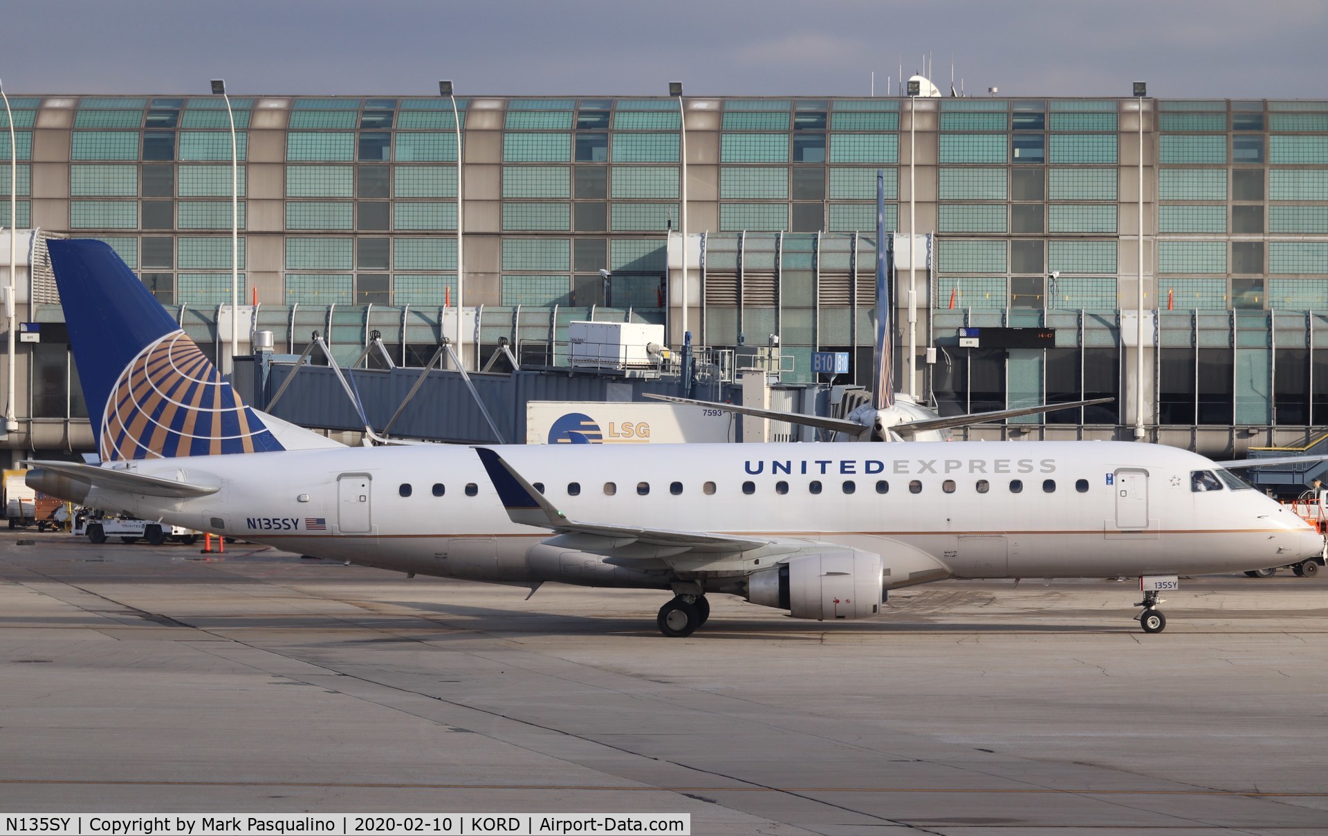 N135SY, 2015 Embraer 175LR (ERJ-170-200LR) C/N 17000460, ERJ-170-200LR