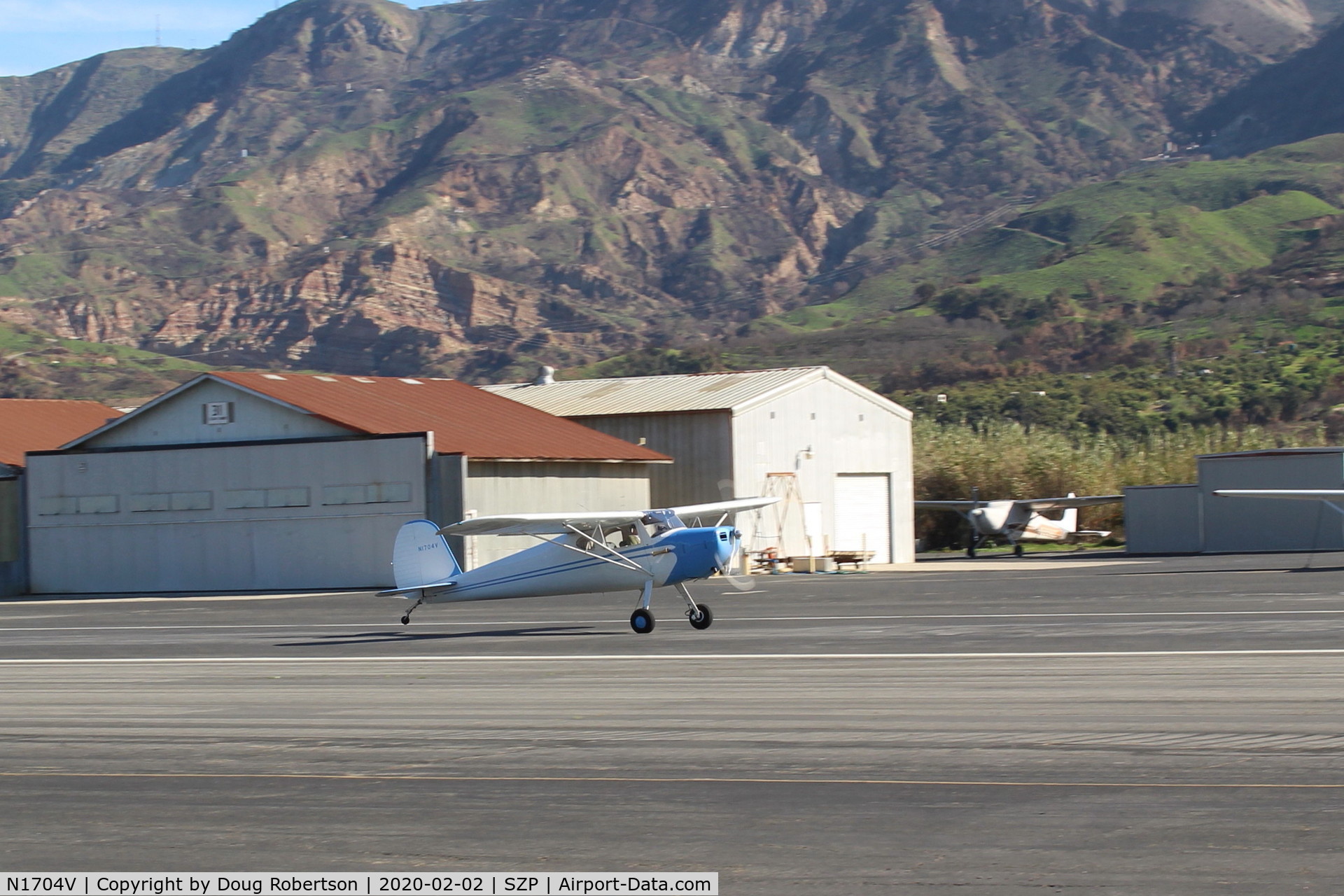 N1704V, Cessna 140 C/N 13889, 1948 Cessna 140, Continental C-85-12 85 Hp, liftoff Rwy 22
