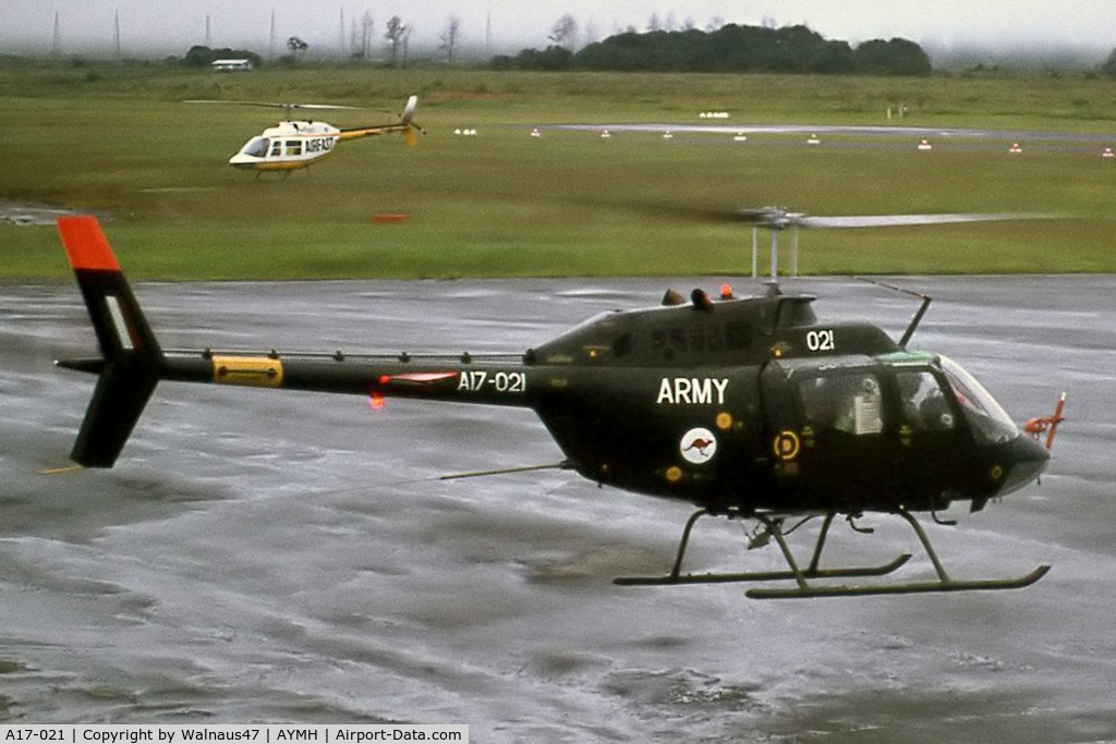 A17-021, 1974 Commonwealth CA-32 Kiowa C/N 44521, Low res Stbd side view of Australia Army CA-32 / Bell 206B-1 A17-021 (Cn CA32-21 / 44521) hovering in rain near the Mt Hagen AYMH Control Tower in Mar 1975. (ARDU Hot-High Performance Trial.)