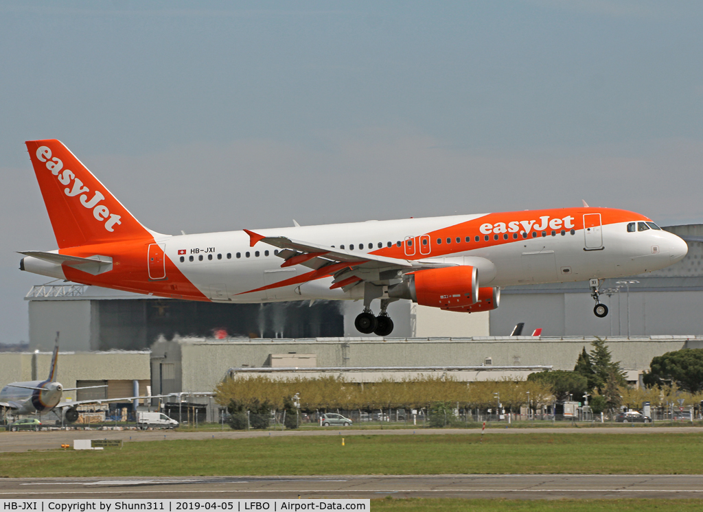 HB-JXI, 2011 Airbus A320-214 C/N 4721, Landing rwy 14R
