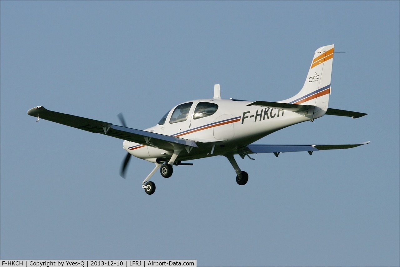 F-HKCH, Cirrus SR20 C/N 2189, Cirrus SR-20, Cassidian Aviation Training Services, On final rwy 26, Landivisiau Naval Air Base (LFRJ)