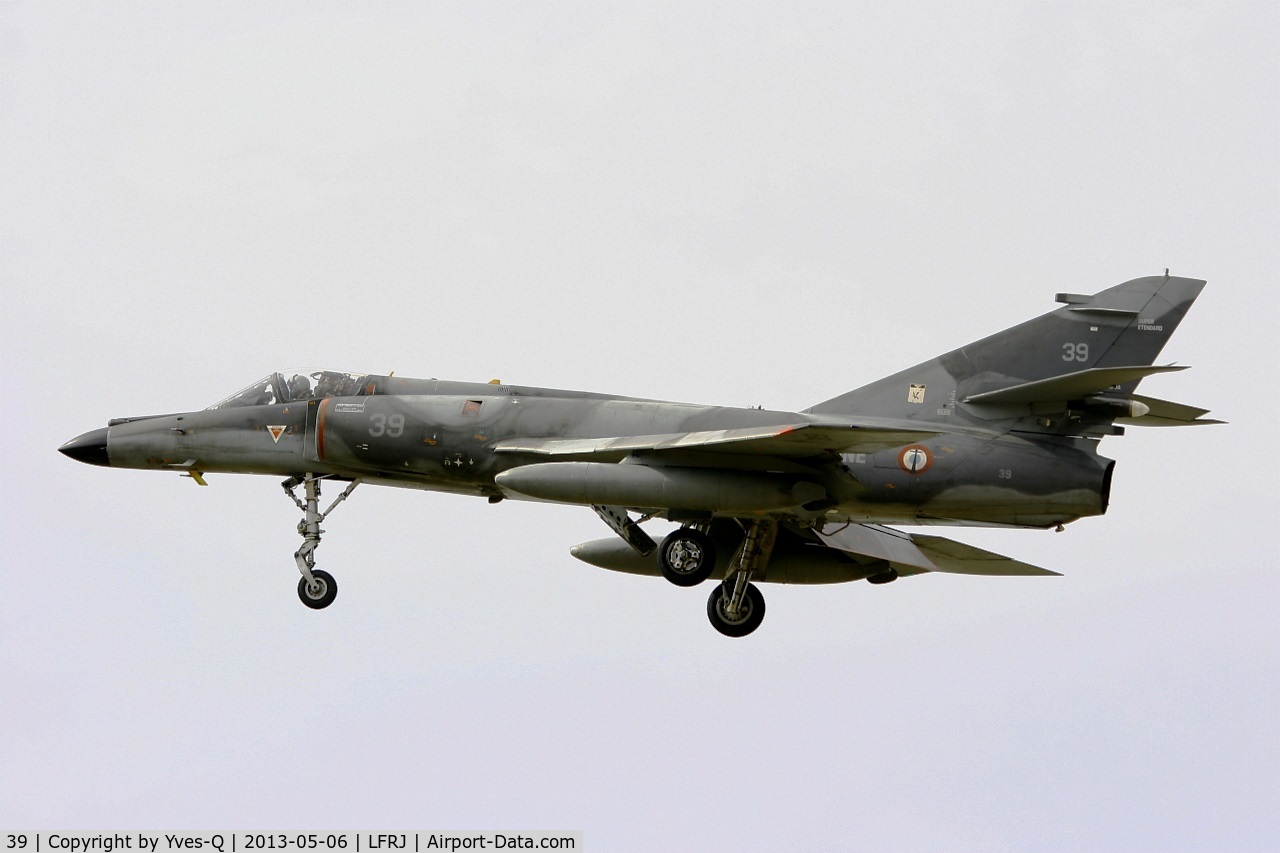 39, Dassault Super Etendard C/N 39, Dassault Super Etendard M (SEM), Short approach rwy 26, Landivisiau Naval Air Base (LFRJ)
