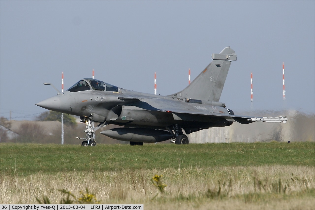 36, Dassault Rafale M C/N 36, Dassault Rafale M, Taxiing to holding point rwy 08, Landivisiau Naval Air Base (LFRJ)
