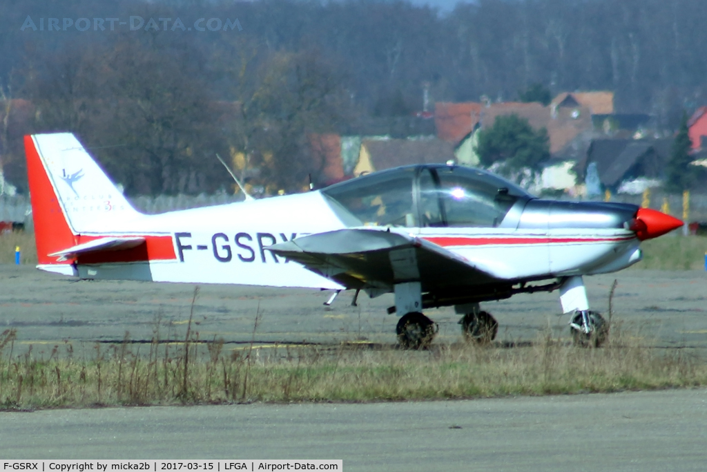 F-GSRX, Robin HR-200-120B C/N 330, Parked