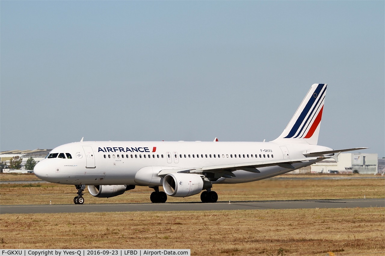 F-GKXU, 2009 Airbus A320-214 C/N 4063, Airbus A320-214, Taxiing to holding point rwy 05, Bordeaux Mérignac airport (LFBD-BOD)
