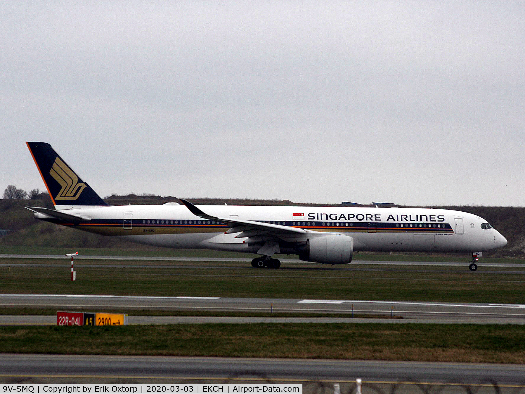 9V-SMQ, 2017 Airbus A350-941 C/N 133, 9V-SMQ taxi for take off rw 04