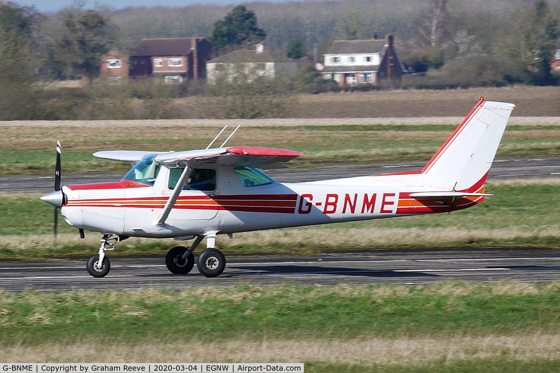 G-BNME, 1981 Cessna 152 C/N 152-84888, Departing from Wickenby.