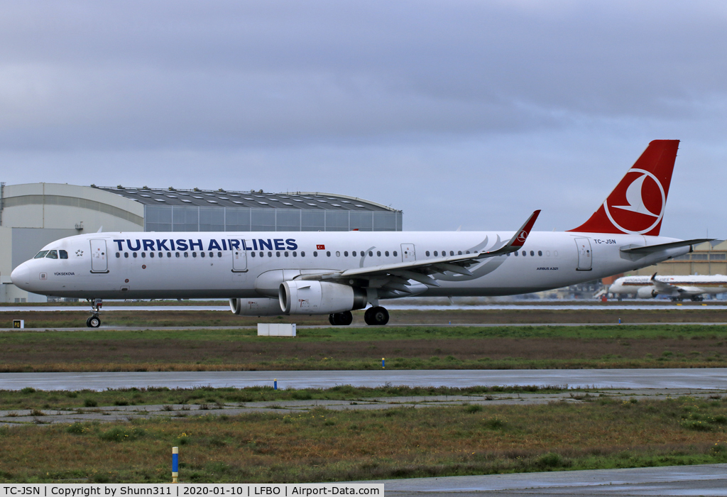 TC-JSN, 2015 Airbus A321-231 C/N 6508, Taxiing holding point rwy 32R for departure...