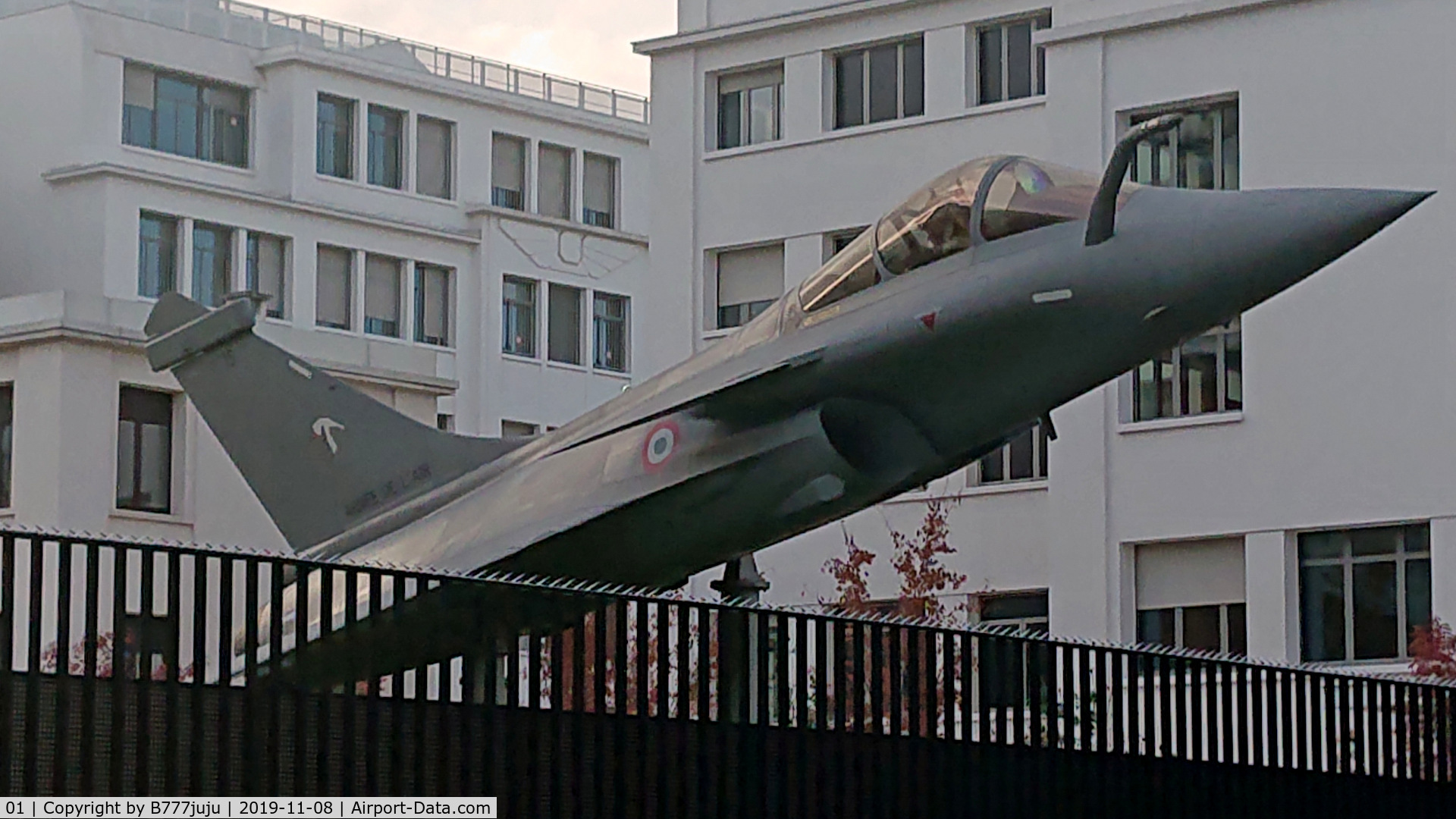 01, 1991 Dassault Rafale C C/N 01, on pole at Paris-Balard
new number 15 for Paris 15th district and Spa 3