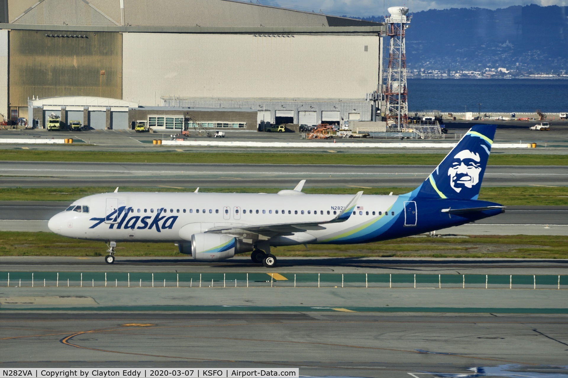 N282VA, 2015 Airbus A320-214 C/N 6704, Sky Terrace SFO 2020.