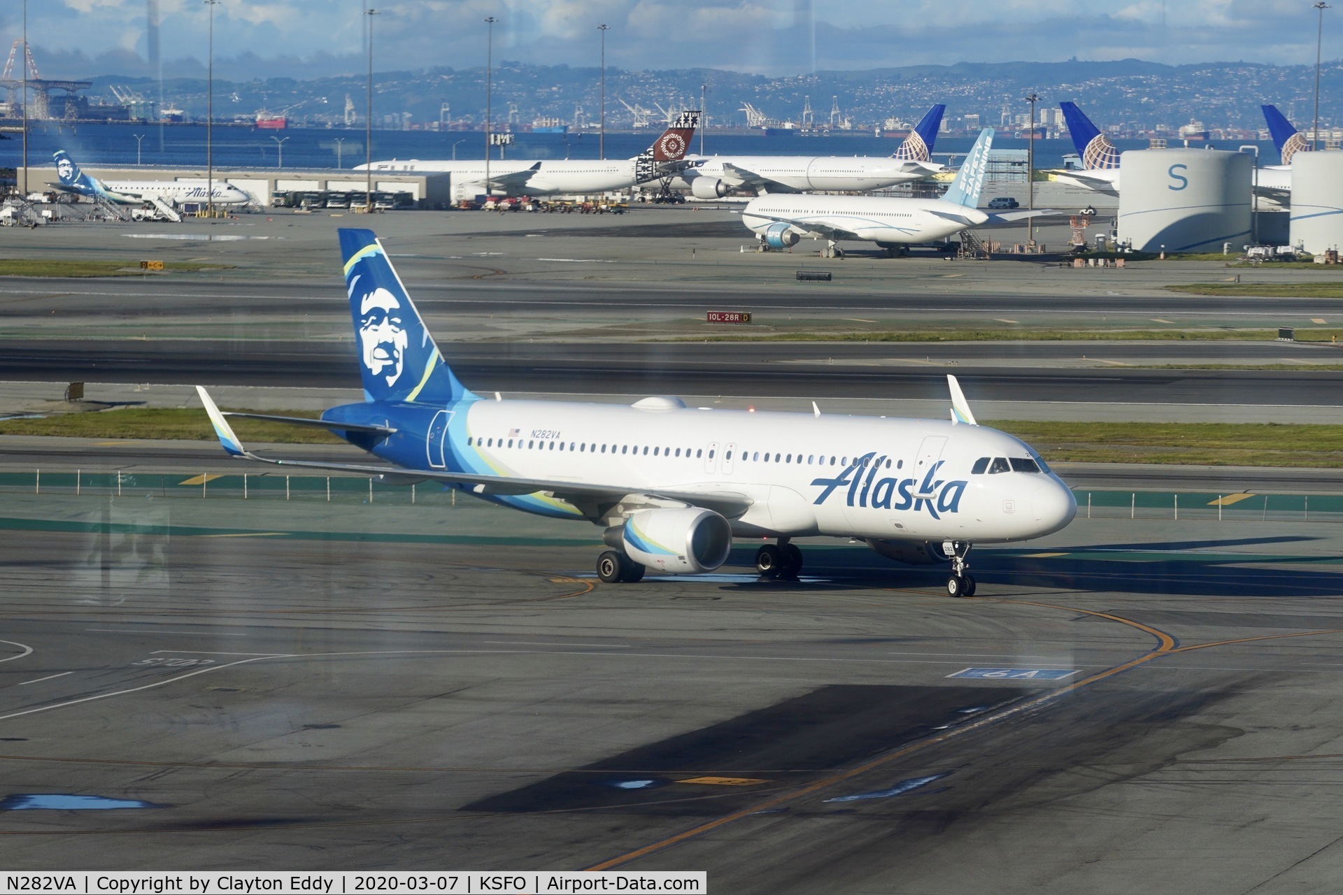 N282VA, 2015 Airbus A320-214 C/N 6704, Sky Terrace SFO 2020.