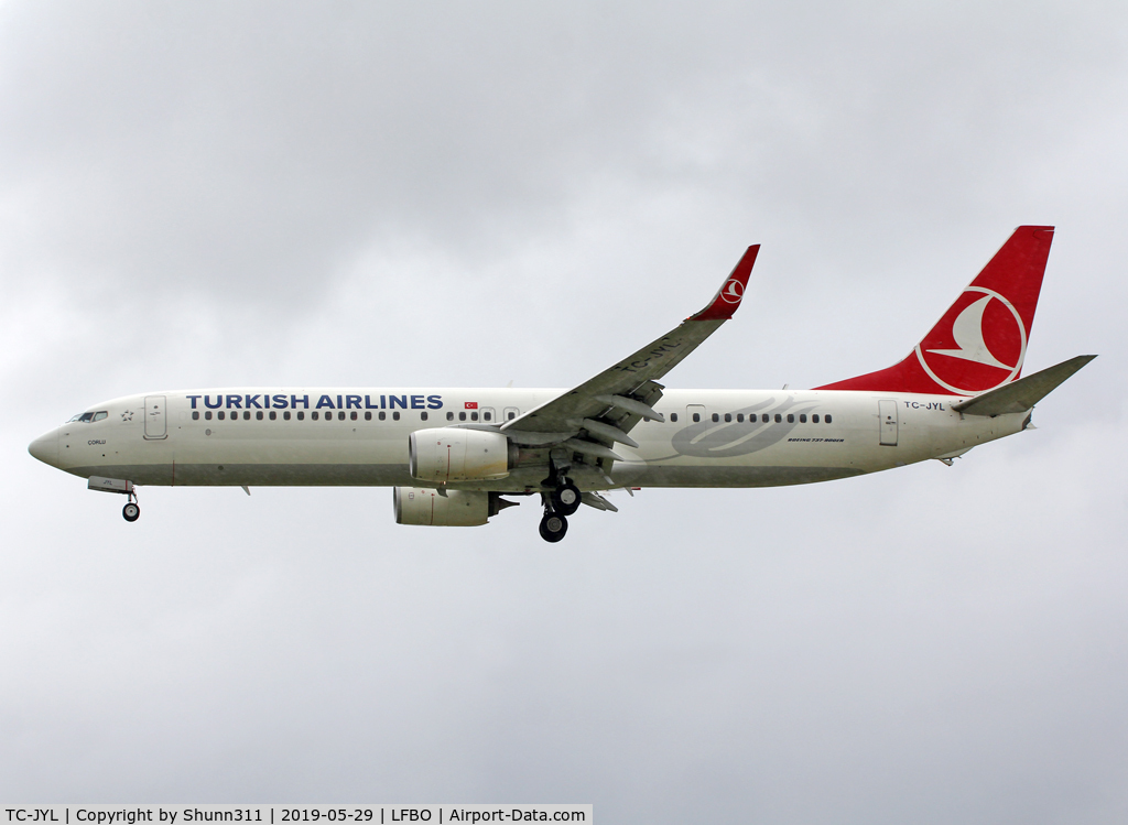 TC-JYL, 2015 Boeing 737-9F2/ER C/N 42010, Landing rwy 32L