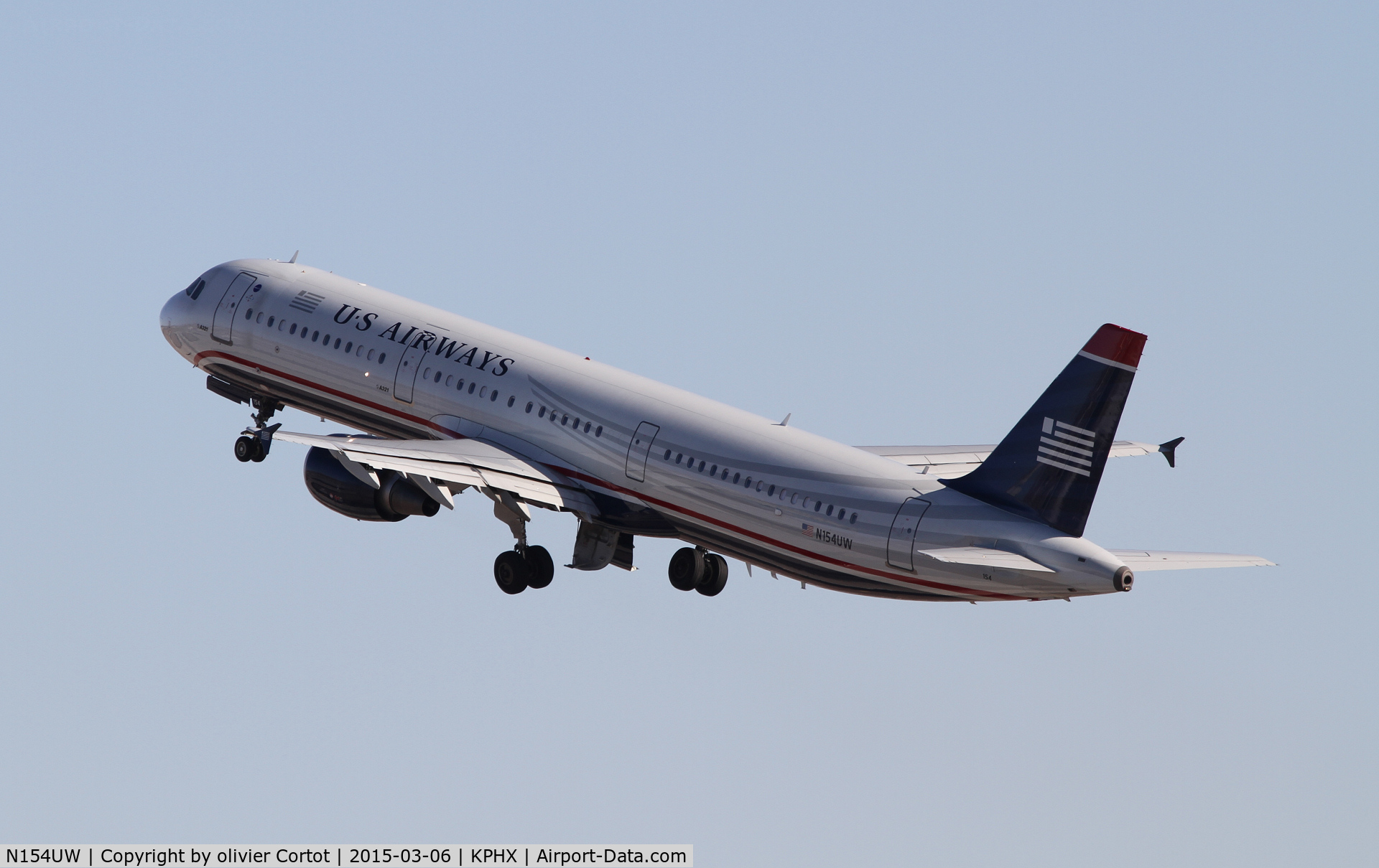 N154UW, 2013 Airbus A321-211 C/N 5644, leaving Phoenix airport