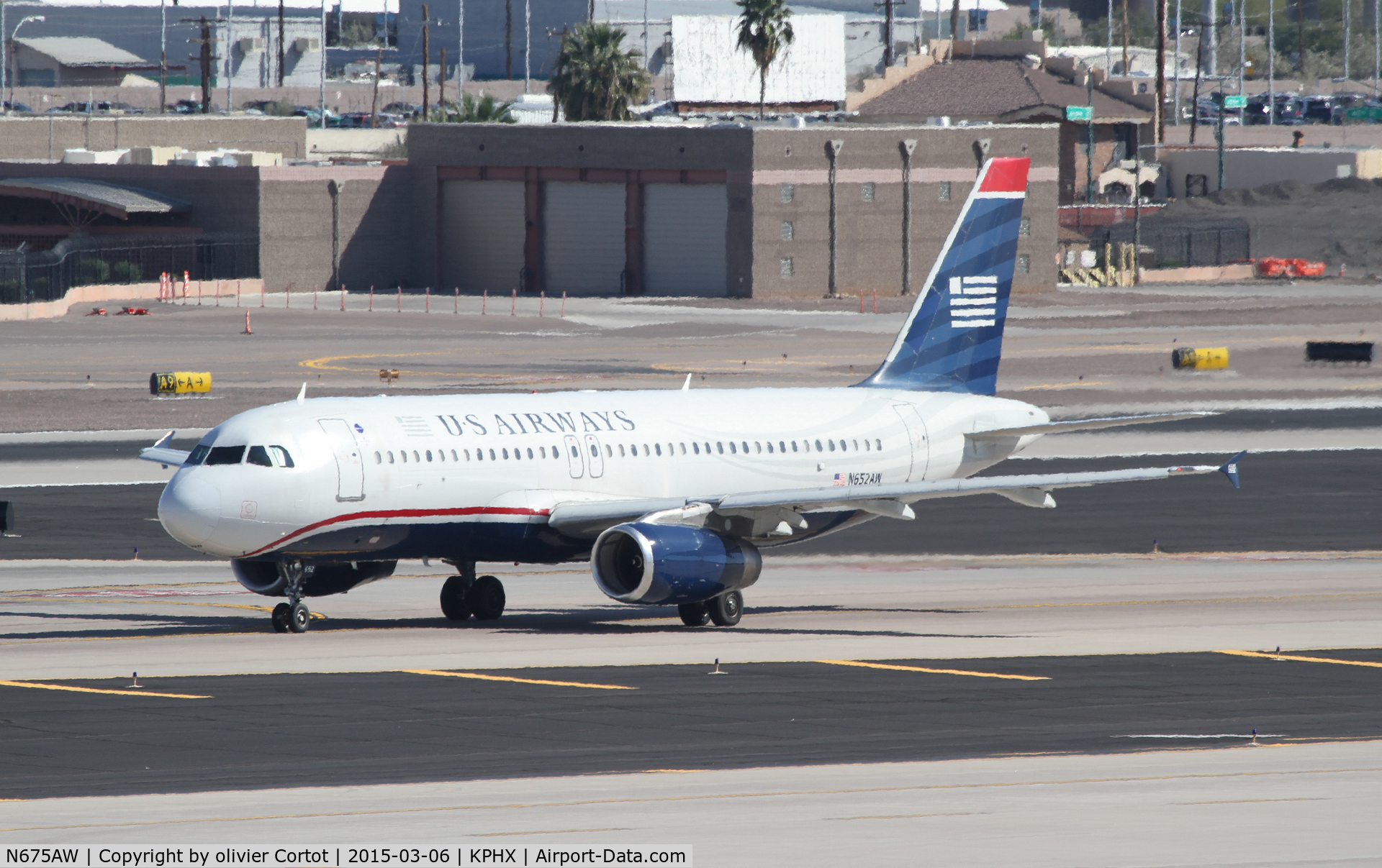 N675AW, 2005 Airbus A320-232 C/N 2405, Phoenix 2015