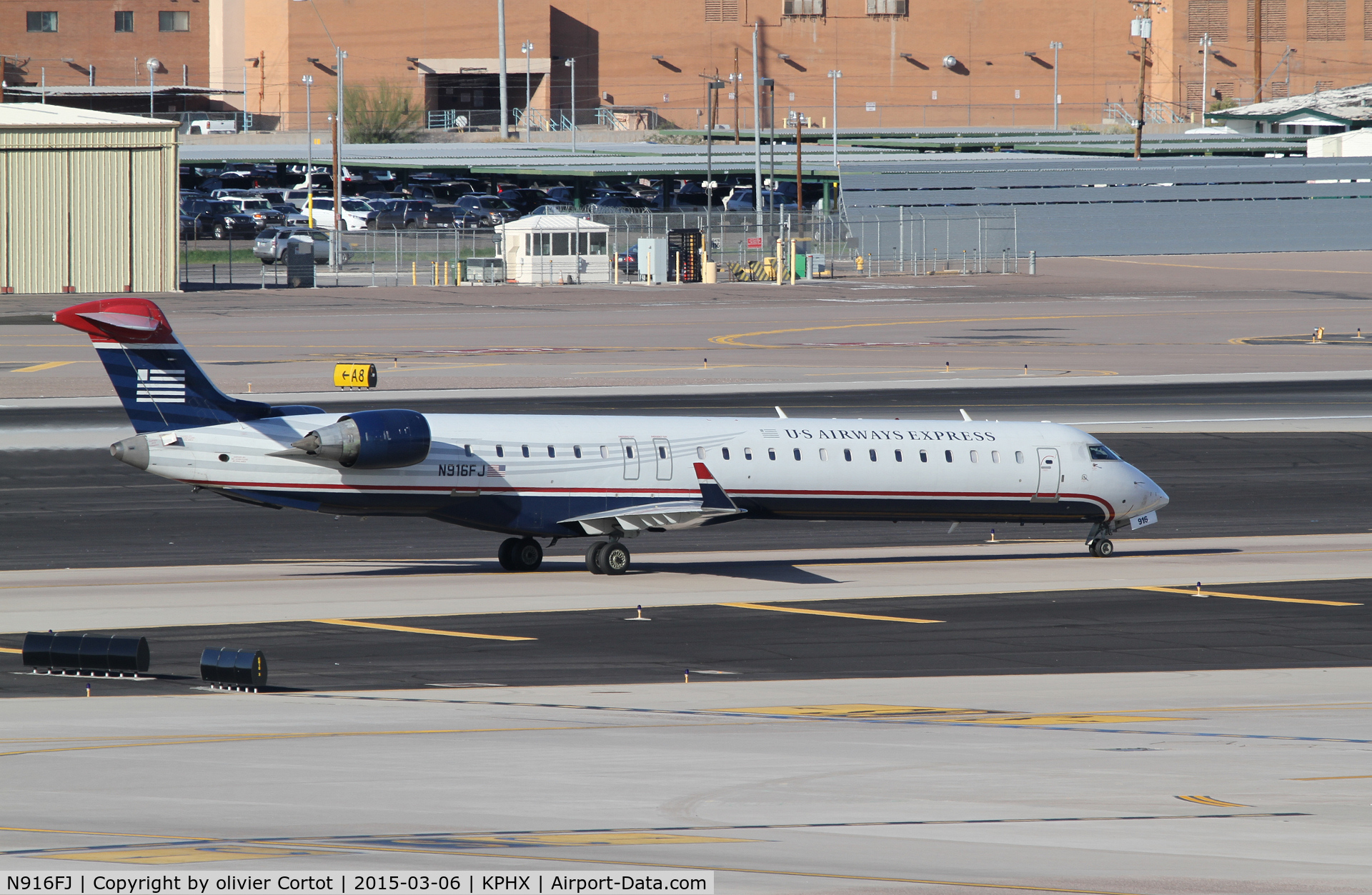 N916FJ, 2004 Bombardier CRJ-900ER (CL-600-2D24) C/N 15016, Phoenix 2015