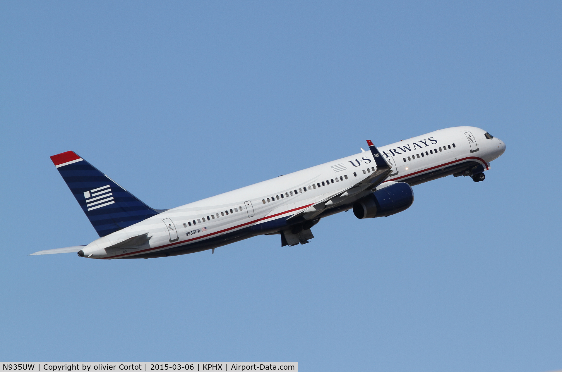 N935UW, 1994 Boeing 757-2B7 C/N 27201, leaving Phoenix